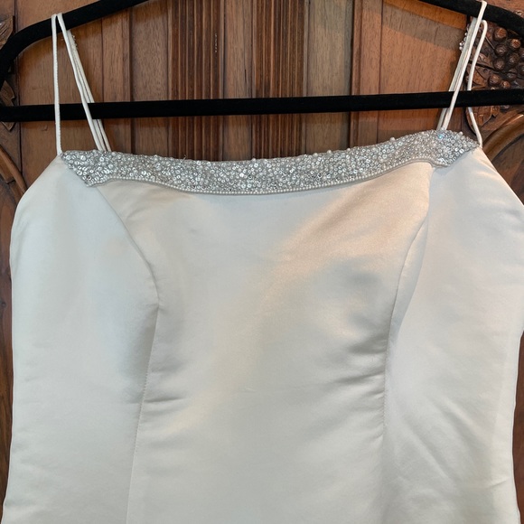 Custom made wedding gown - Picture 2 of 6